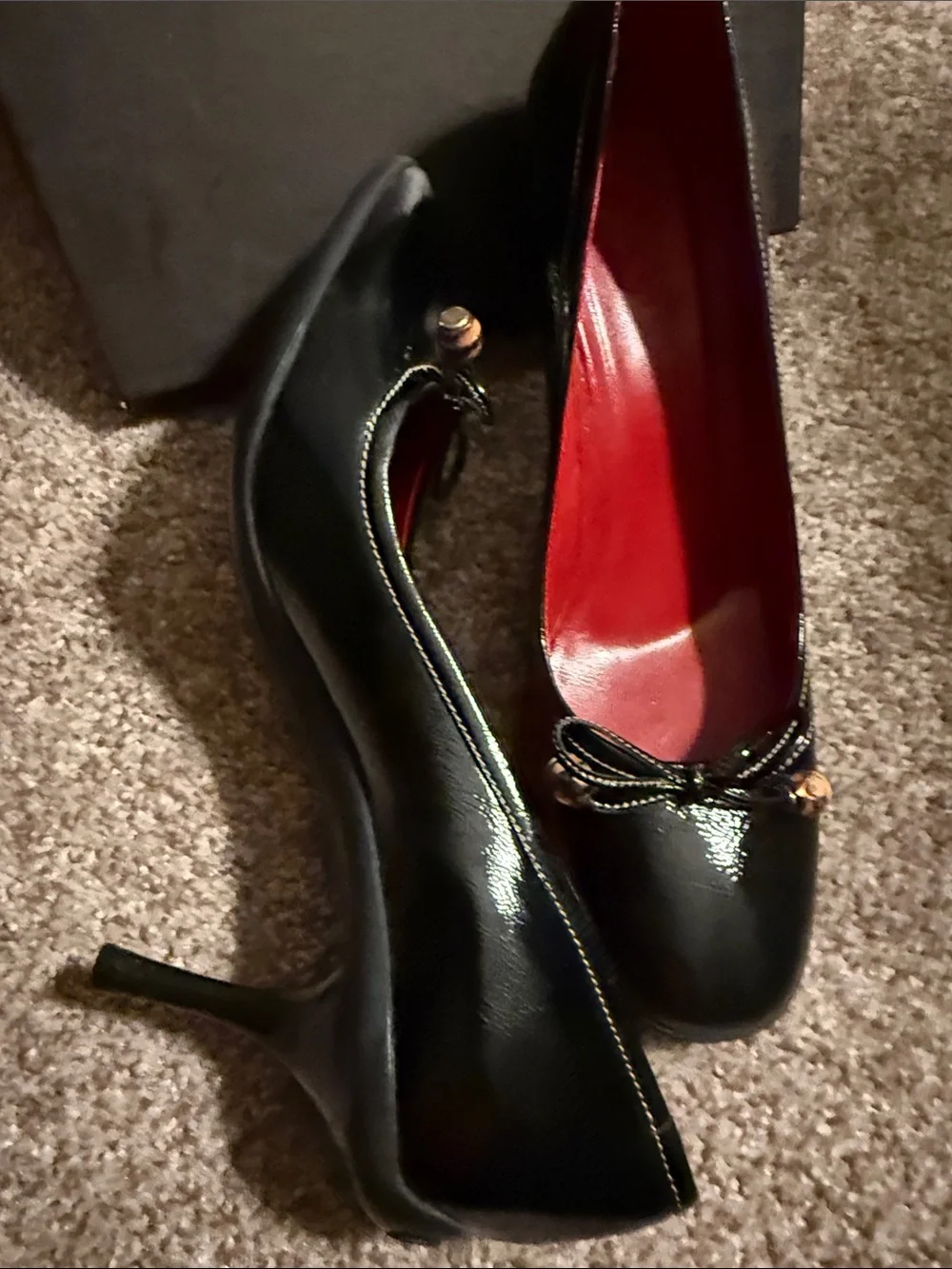 Gucci Black Patent Leather heel with Red Insole